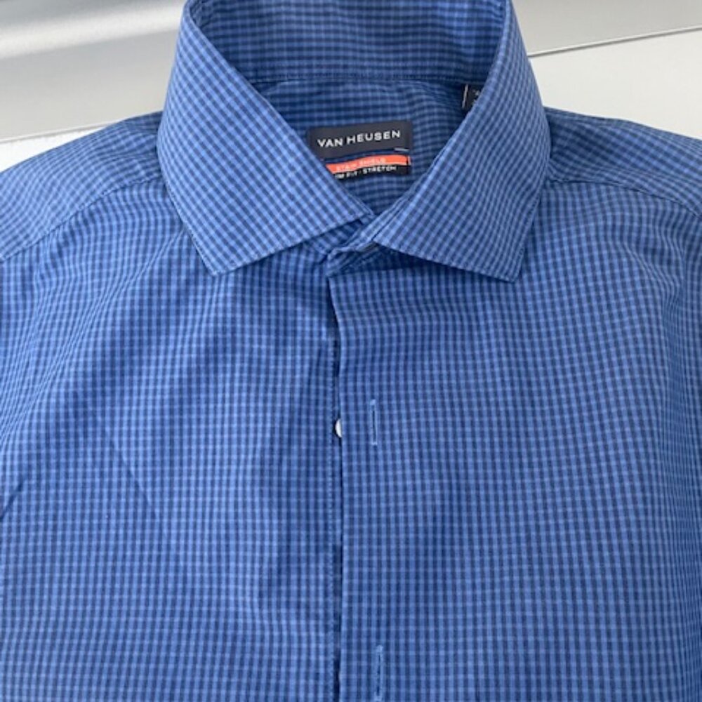 Men's Van Heusen Blue Checkered Button Up Shirt Size Small